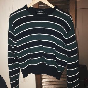 BRANDY MELVILLE green, black, and white sweatshirt